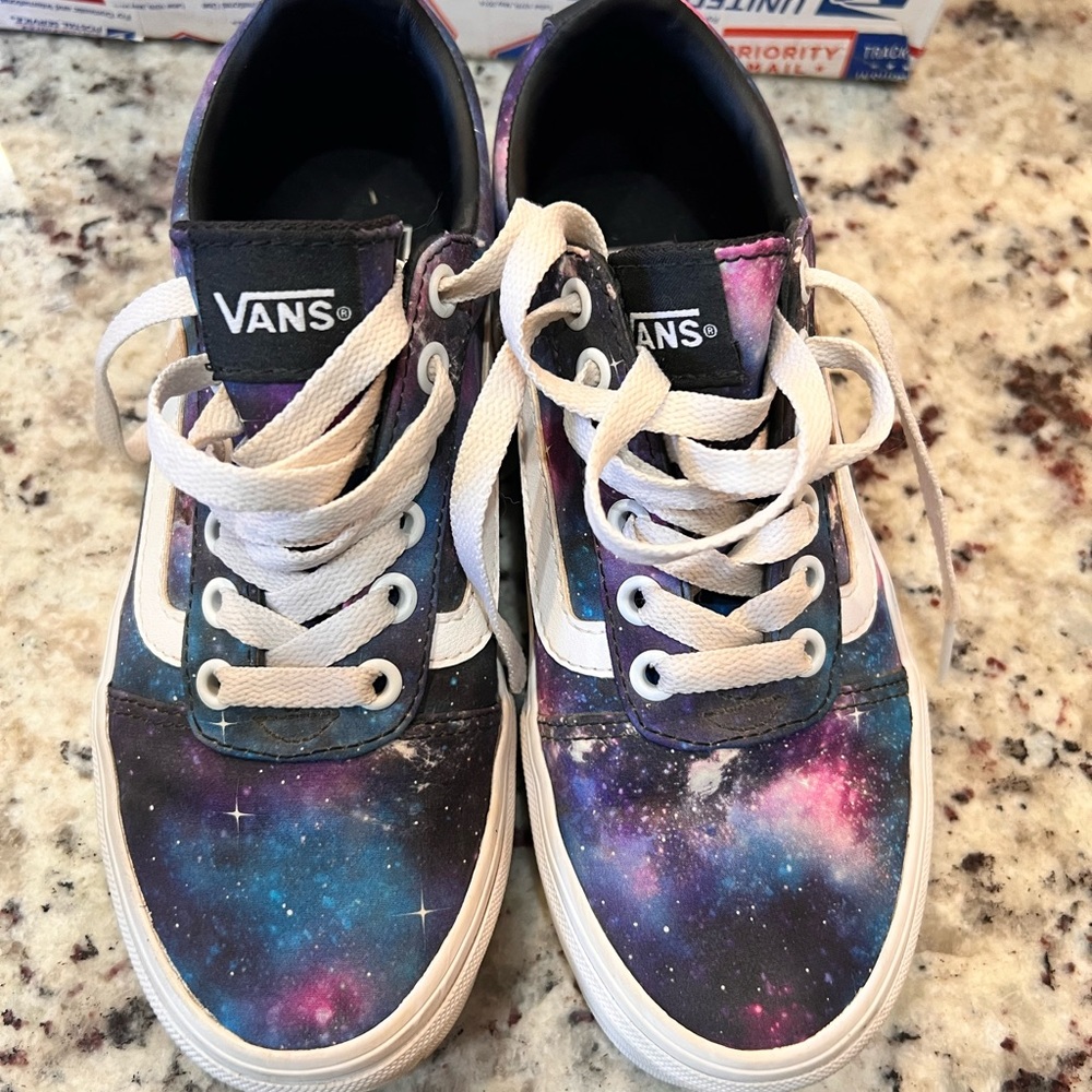 Womens galaxy lace up low top vans 5.5